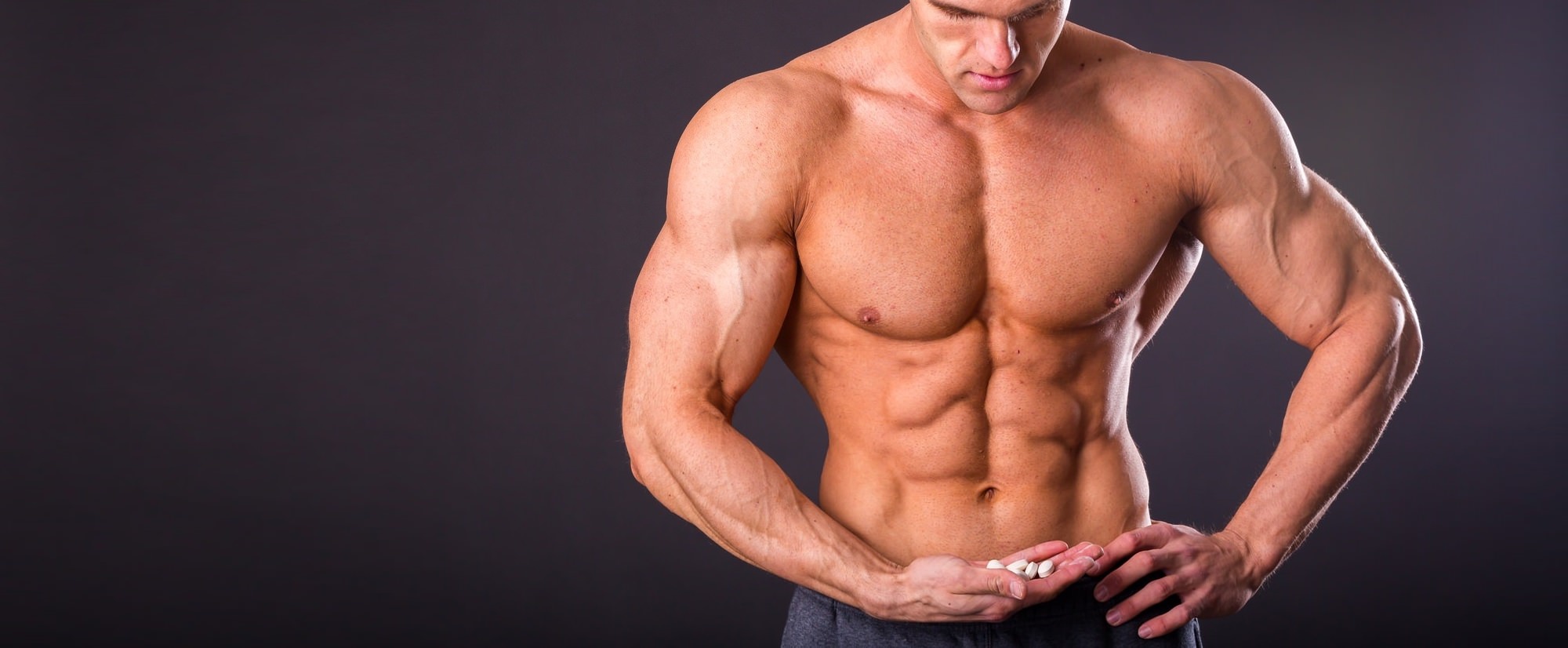 Кроссфит атлеты. Крутые спортсмены. Накаченный парень в зале. Минору йошида отжимания. Спортсмен.